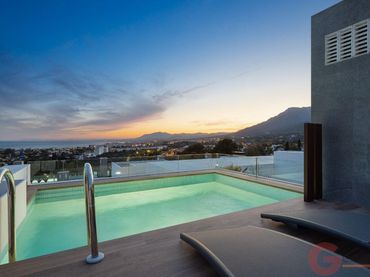 Xalet amb piscina en venda a Río Real - Los Monteros