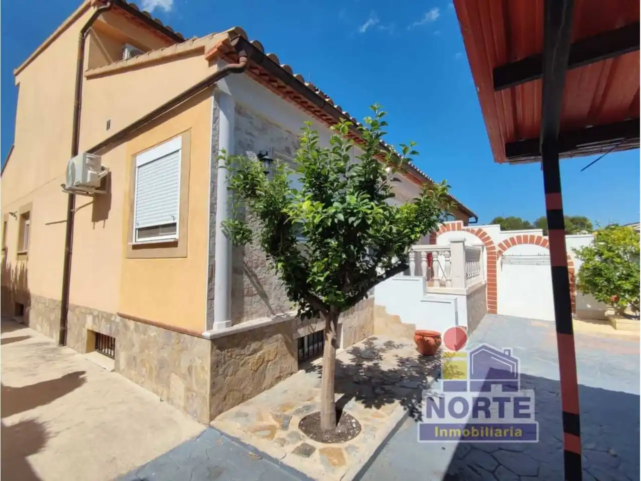 Vista exterior de Casa adosada en venta en Cocentaina con Aire acondicionado, Terraza y Piscina