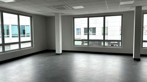 Foto 3 de Oficina de alquiler en Barrio el Crucero, Revilla, Camargo
