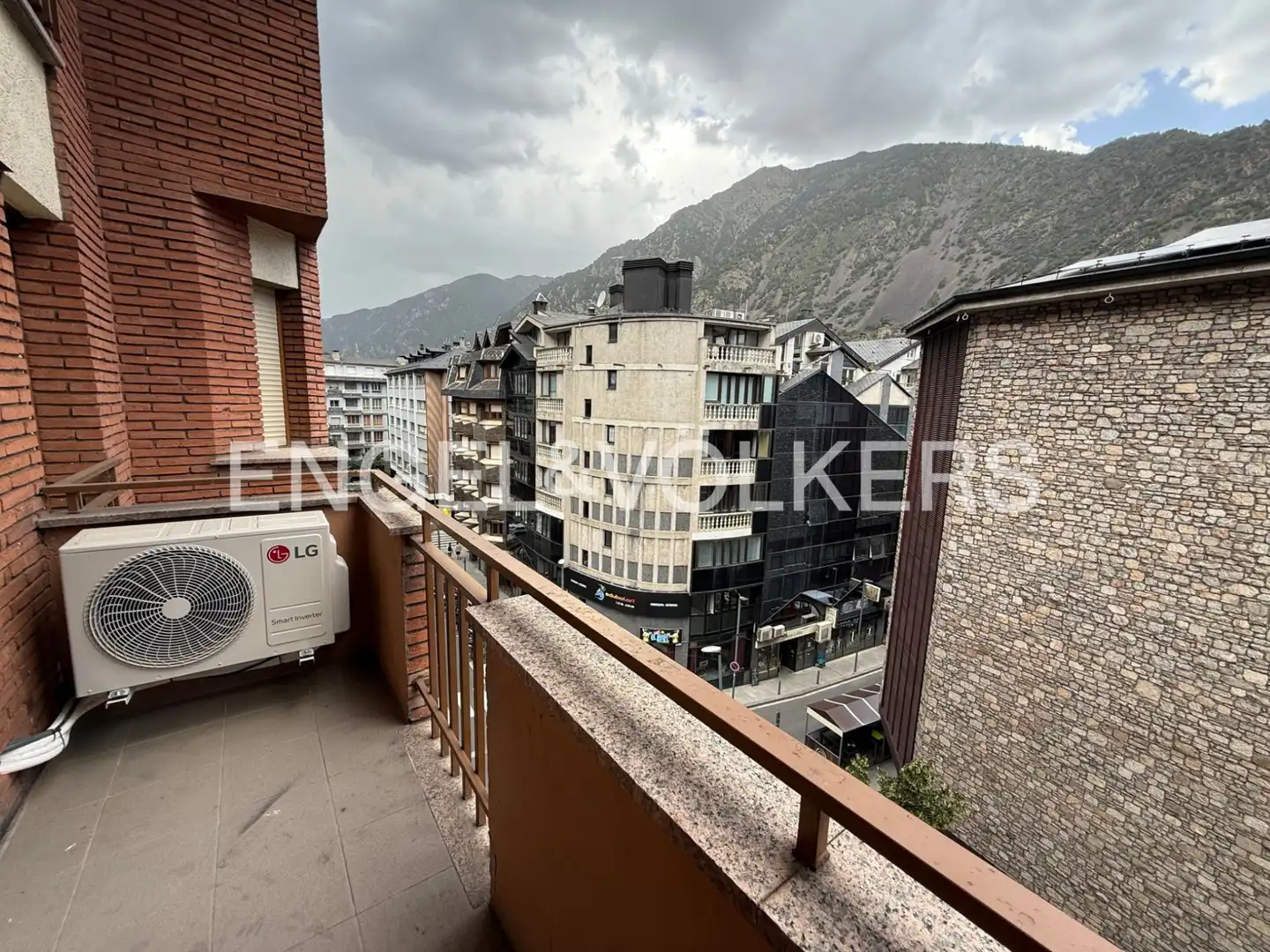 Vista exterior de Piso de alquiler en Andorra la Vella con Calefacción, Parquet y Terraza