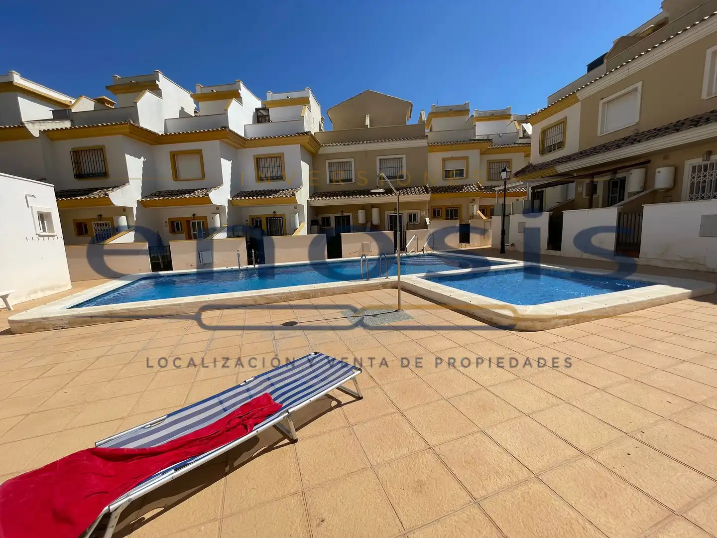 Schwimmbecken von Einfamilien-Reihenhaus zum Verkauf in Torre-Pacheco mit Klimaanlage, Terrasse und Möbliert