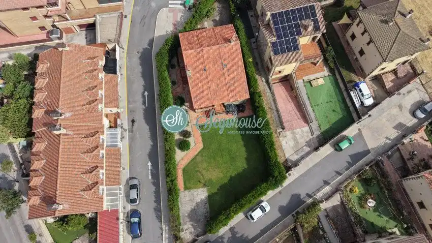 Casa o chalet en venta en Palazuelos de Eresma con Calefacción, Terraza y Amueblado