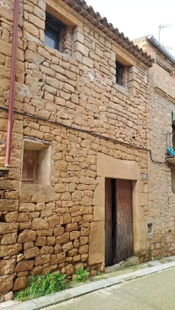 Vista exterior de Casa adosada en venda en La Pobla de Cérvoles amb Jardí privat i Traster
