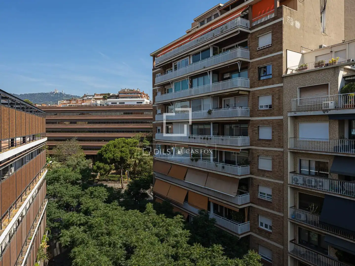 Exterior view of Flat for sale in Barcelona  with Air Conditioner, Heating and Parquet flooring