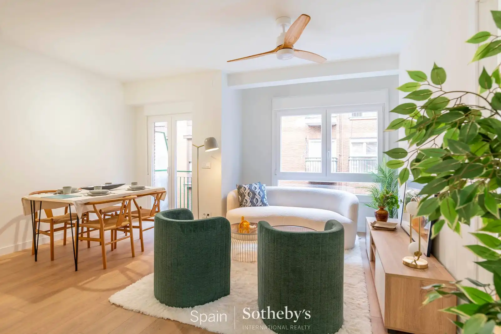 Sala d'estar de Apartament en venda en Madrid amb Aire condicionat i Terrassa