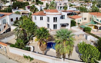 Vista exterior de Casa o xalet en venda en Calpe / Calp amb Aire condicionat, Terrassa i Piscina