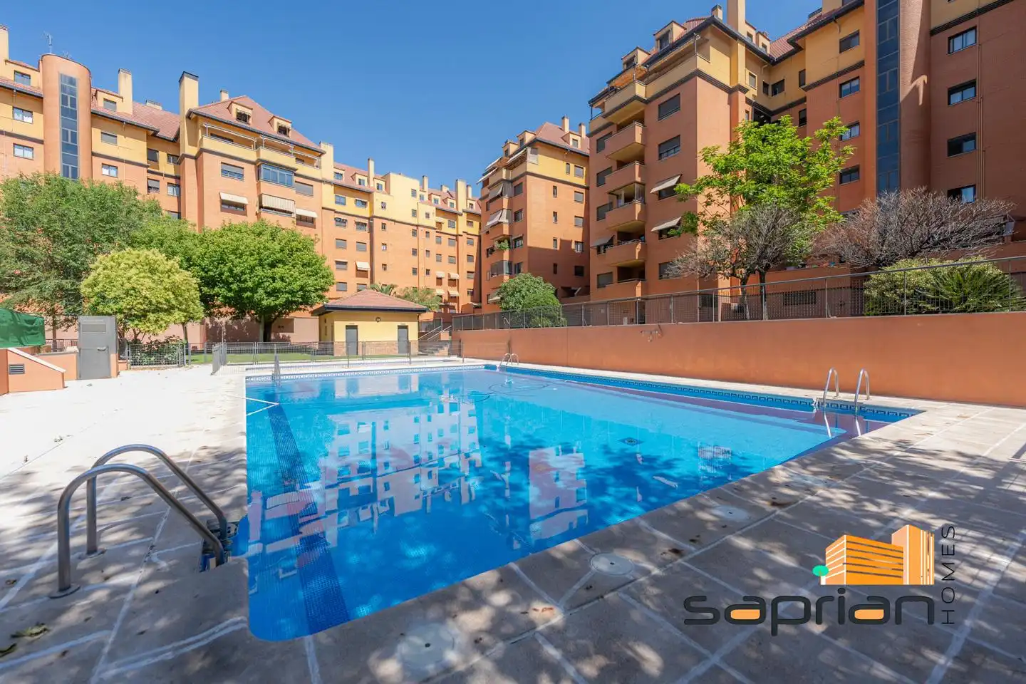 Piscina de Piso en venta en Alcalá de Henares con Aire acondicionado, Calefacción y Jardín privado