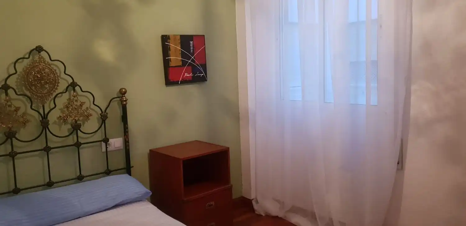 Habitación de Piso de alquiler en Sevilla con Aire acondicionado, Amueblado y Horno