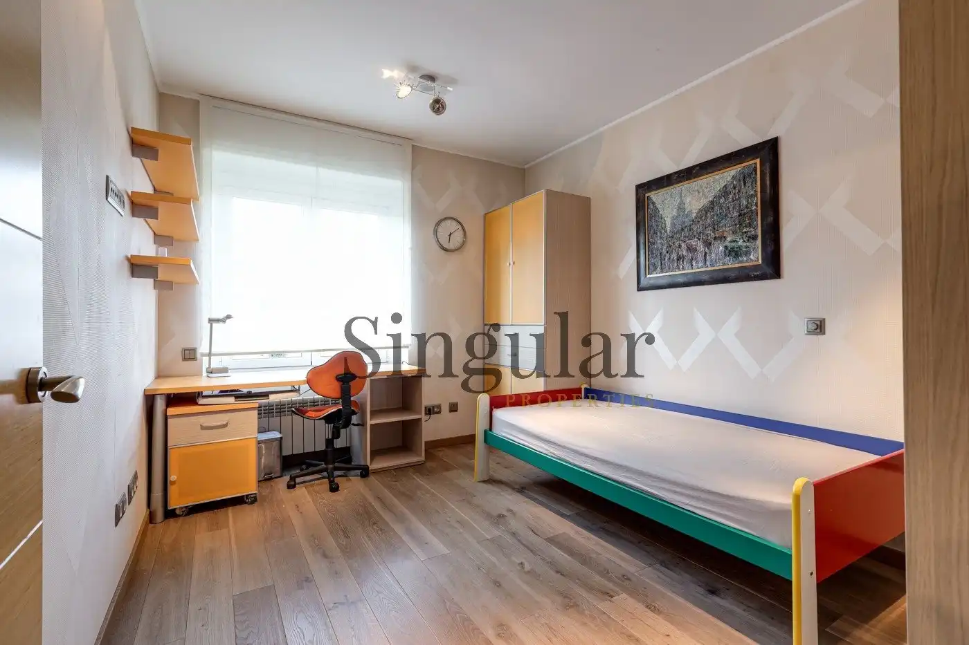 Schlafzimmer von Dachboden zur Miete in Barcelona mit Klimaanlage, Heizung und Privatgarten