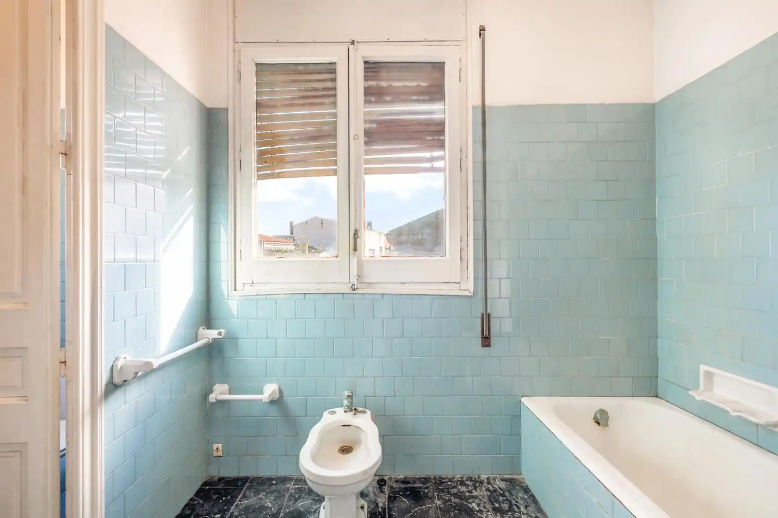Baño de Casa o chalet en venta en Sant Feliu de Llobregat con Calefacción, Jardín privado y Terraza