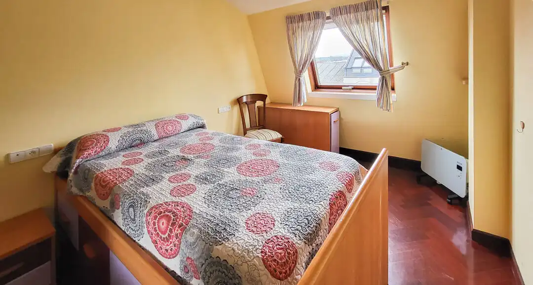 Bedroom of Flat for rent in Carballo  with Heating