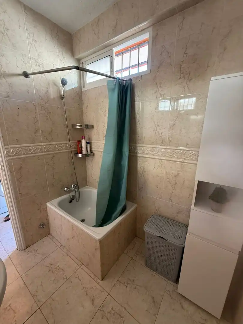Baño de Estudio de alquiler en Torremolinos con Aire acondicionado, Calefacción y Terraza