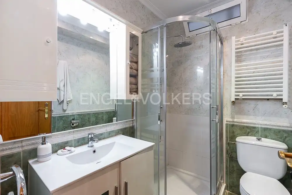 Bathroom of Flat for rent in Valencia  with Air Conditioner, Heating and Furnished