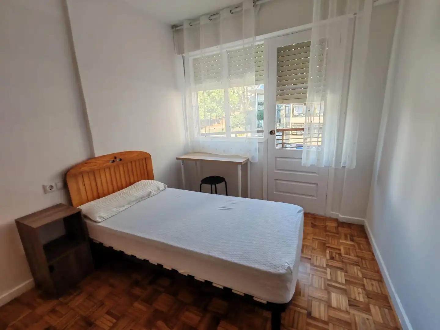 Bedroom of Flat for rent in Vigo   with Terrace, Furnished and Balcony