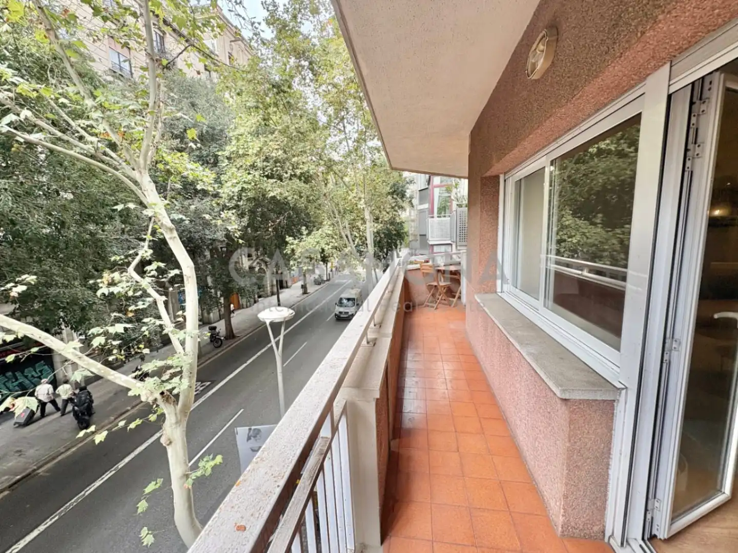 Außenansicht von Wohnungen zum Verkauf in Barcelona mit Klimaanlage, Heizung und Balkon