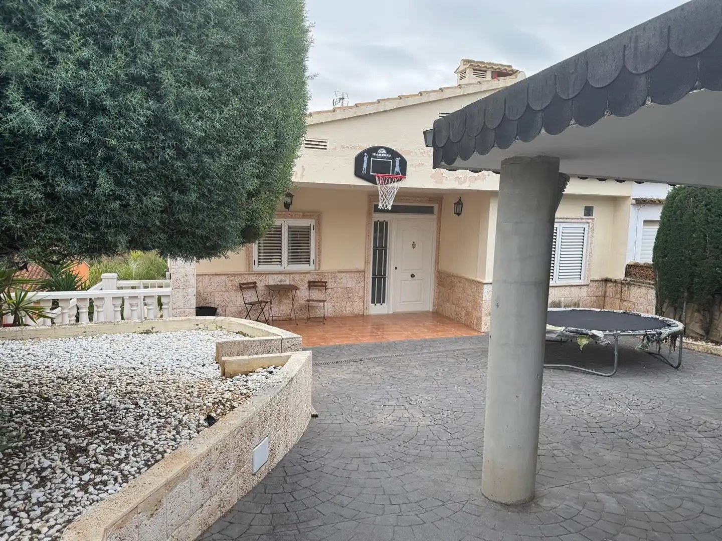 Vista exterior de Casa o xalet en venda en Chiva amb Aire condicionat, Calefacció i Jardí privat