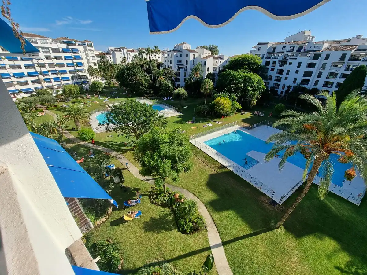 Apartament amb piscina en venda a Nueva Andalucía