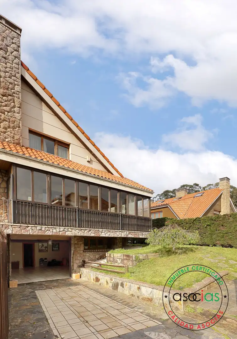 Vista exterior de Casa adosada en venta en Gijón  con Calefacción, Jardín privado y Terraza