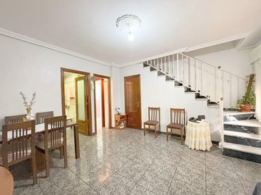 Adosado con balcón en venta en Este