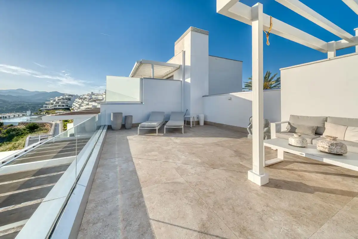 Terrasse von Dachboden zum Verkauf in Estepona mit Klimaanlage, Terrasse und Abstellraum