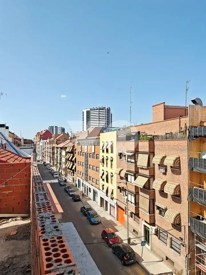 Vista exterior de Apartament en venda en Madrid amb Calefacció i Traster