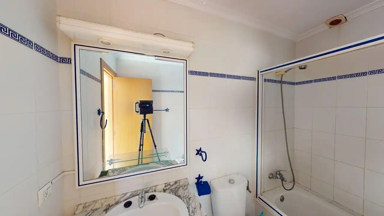 Baño de Casa adosada en venta en Bollullos de la Mitación con Aire acondicionado, Terraza y Piscina