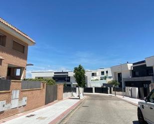 Exterior view of Single-family semi-detached for sale in Las Rozas de Madrid  with Private garden