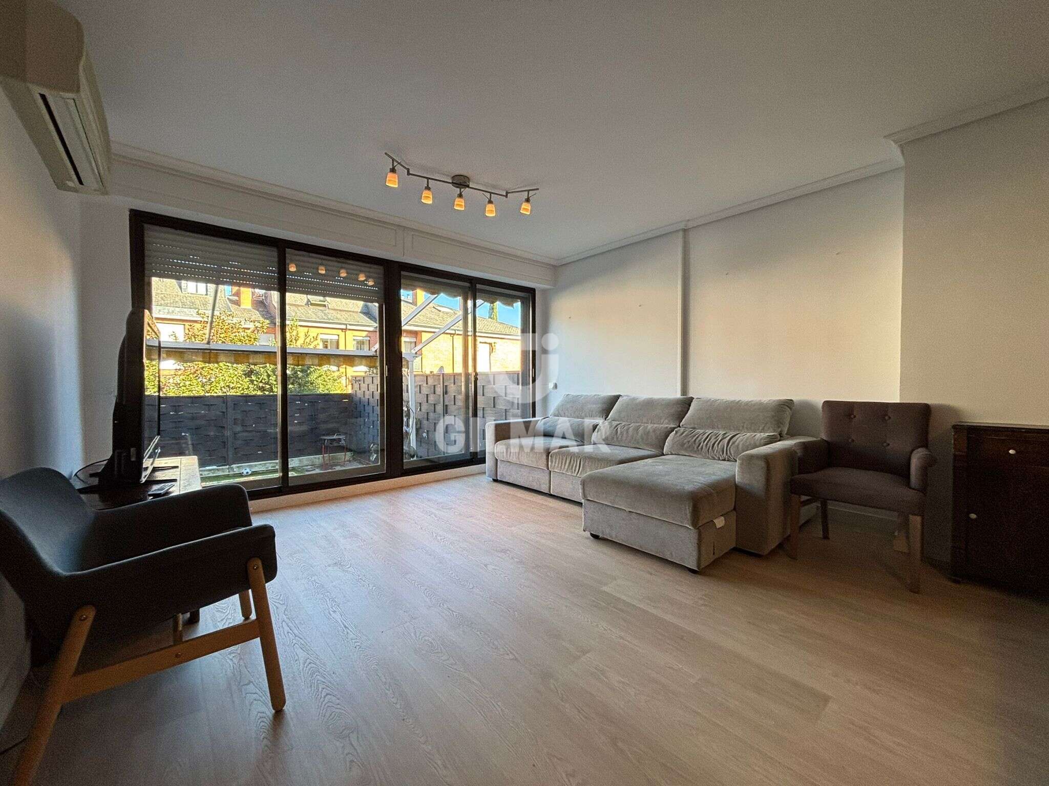 Vista exterior de Casa adosada en venda en Pozuelo de Alarcón amb Calefacció, Jardí privat i Piscina