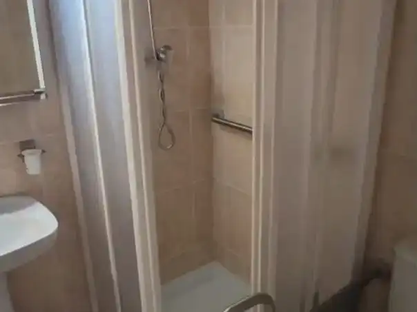 Bathroom of Flat for share in Barris Marítims