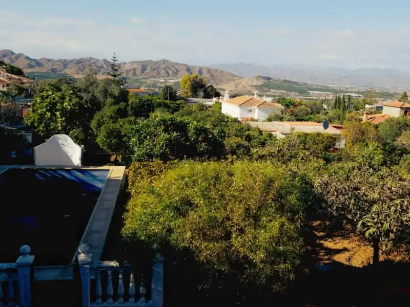 Vista exterior de Casa o xalet en venda en Alhaurín de la Torre amb Piscina