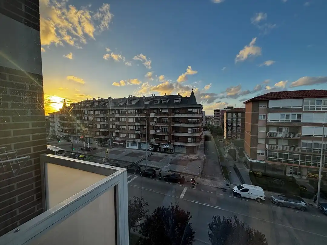 Vista exterior de Pis de lloguer en Santander amb Traster, Moblat i Balcó