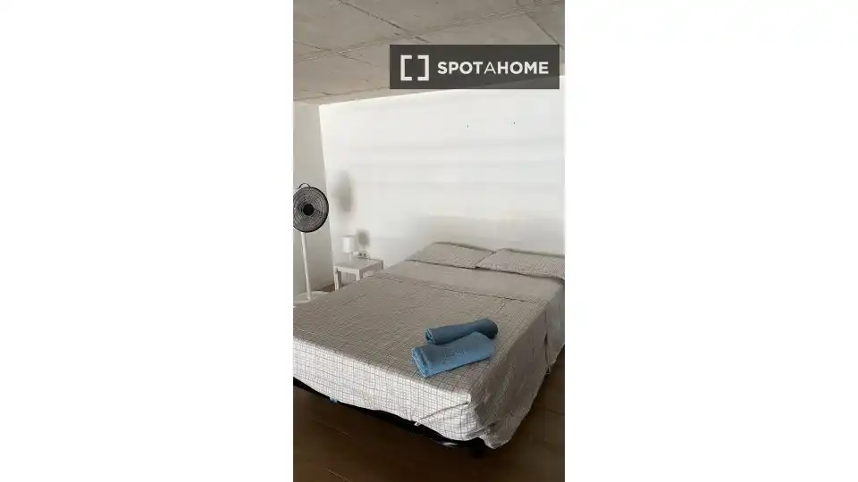 Schlafzimmer von Wohnung zur Miete in Valencia mit Klimaanlage, Heizung und Möbliert