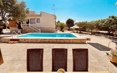 Vista exterior de Casa o xalet en venda en El Campello amb Aire condicionat i Piscina