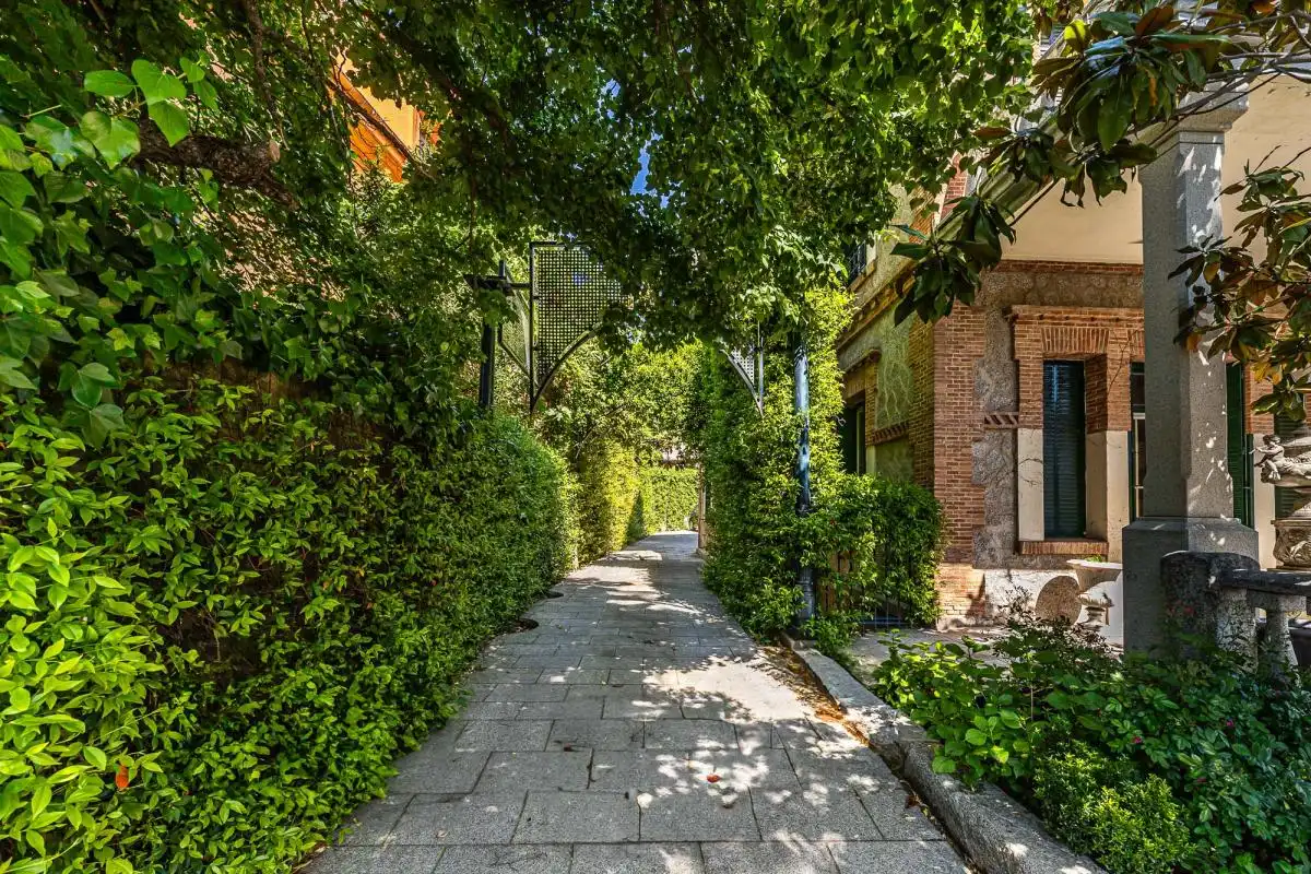 Exterior view of Houses for sale in San Lorenzo de El Escorial  with Air Conditioner, Heating and Private garden