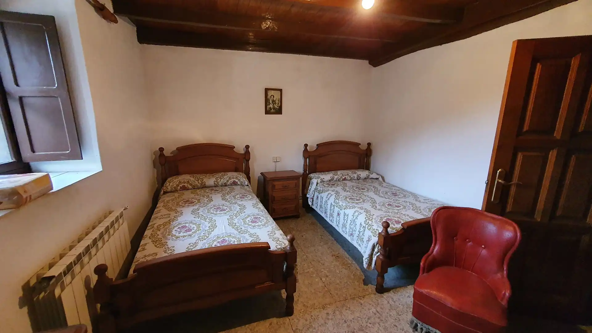 Dormitori de Casa adosada en venda en Cabrales amb Calefacció, Terrassa i Balcó