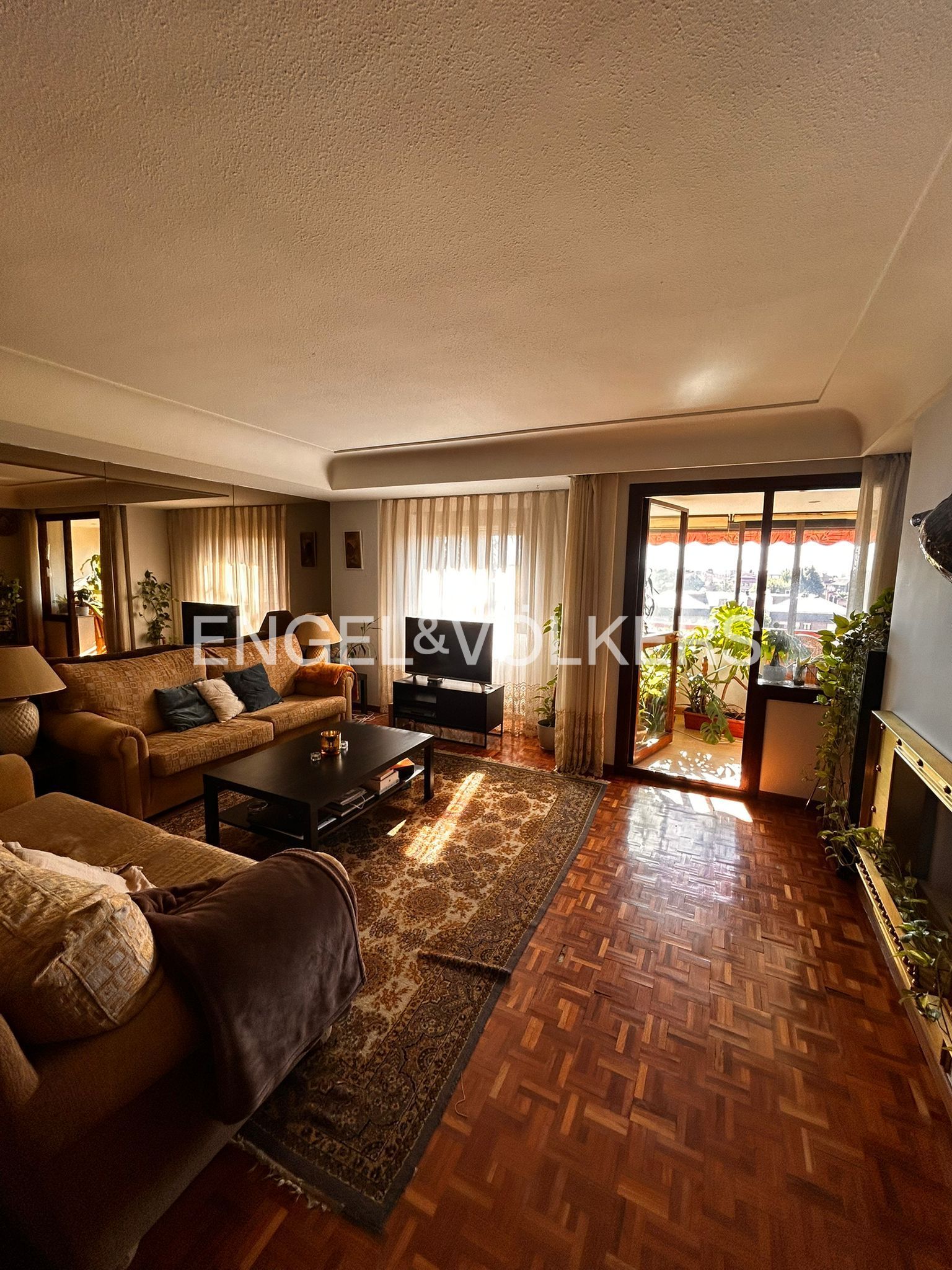 Sala d'estar de Apartament en venda en  Madrid Capital amb Aire condicionat, Calefacció i Parquet