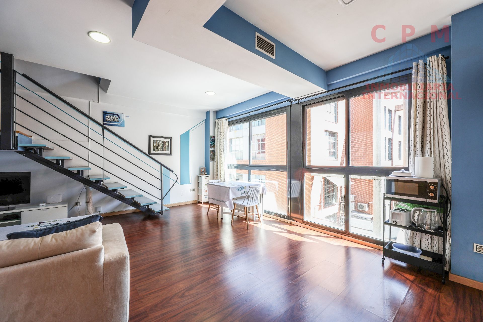 Sala d'estar de Àtic de lloguer en  Madrid Capital amb Aire condicionat, Calefacció i Parquet