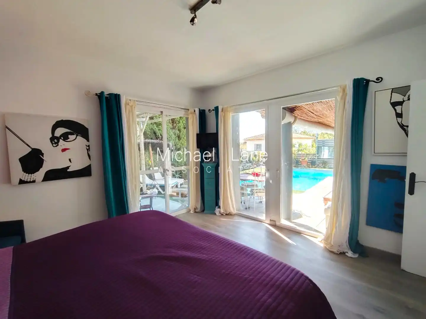 Dormitori de Casa o xalet en venda en Estepona amb Jardí privat, Terrassa i Piscina