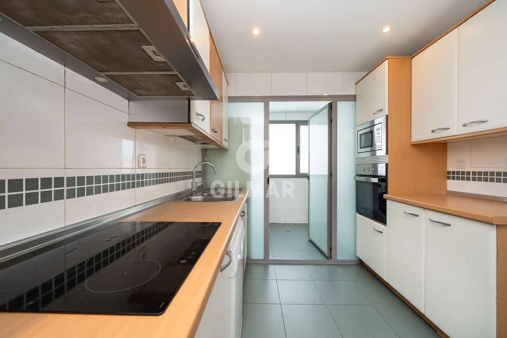 Kitchen of Flat for sale in Madrid  with Heating, Private garden and Storage room