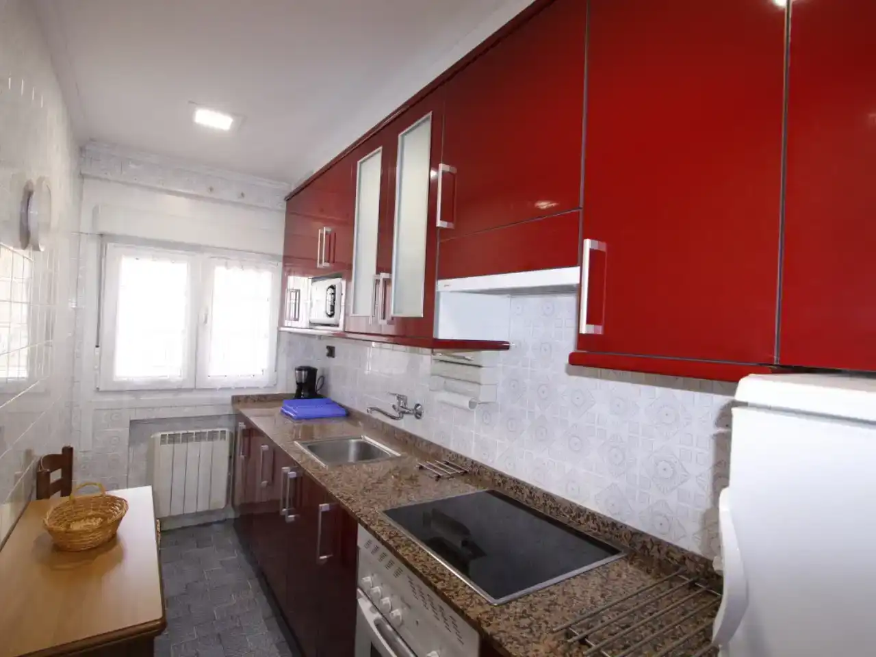Küche von Wohnungen zur Miete in Gijón  mit Balkon