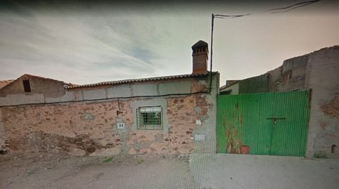 Oportunidad de  Parcelade 400m2 con edificaciones y garajes en Monroy