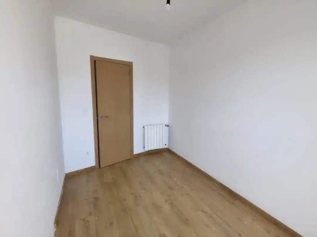 Schlafzimmer von Wohnung zum Verkauf in Voto mit Schwimmbad und Balkon
