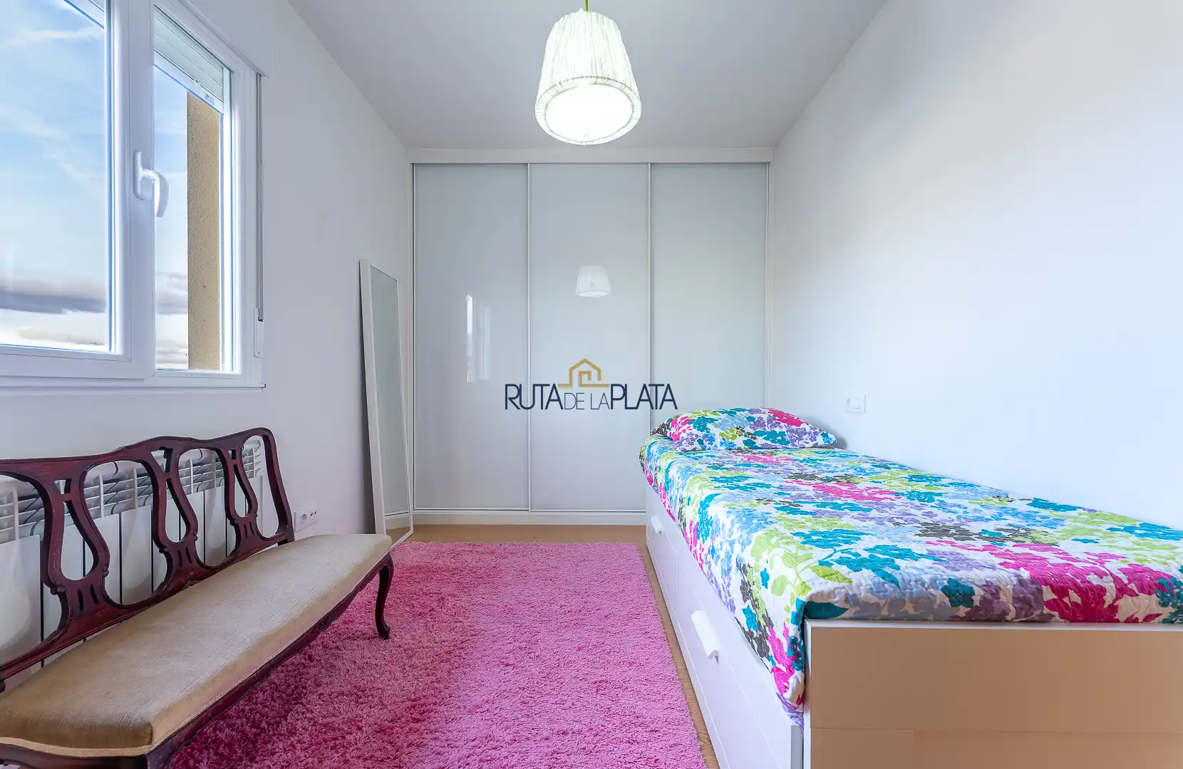 Habitación de Casa adosada en venta en Roales con Calefacción, Jardín privado y Alarma