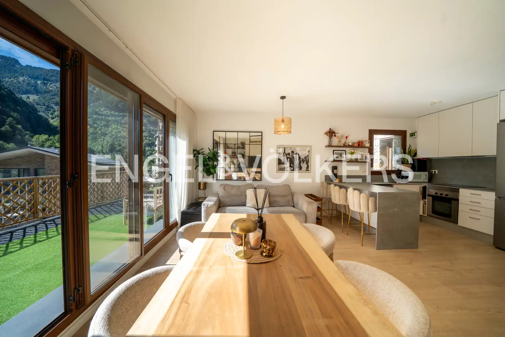 Bajo con ascensor en venta en Arinsal - Erts