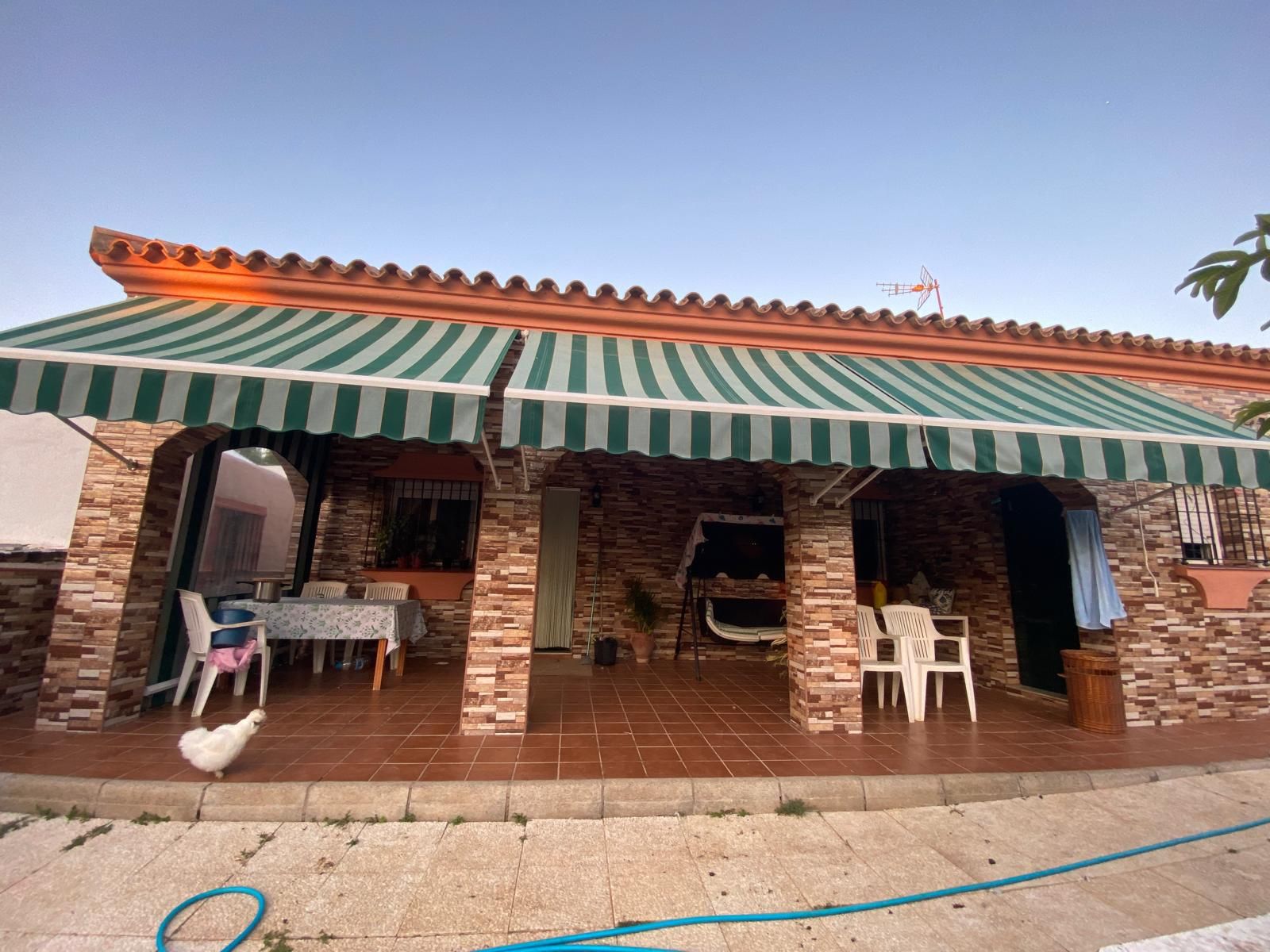 Vista exterior de Casa o chalet en venta en Chiclana de la Frontera con Jardín privado, Trastero y Piscina
