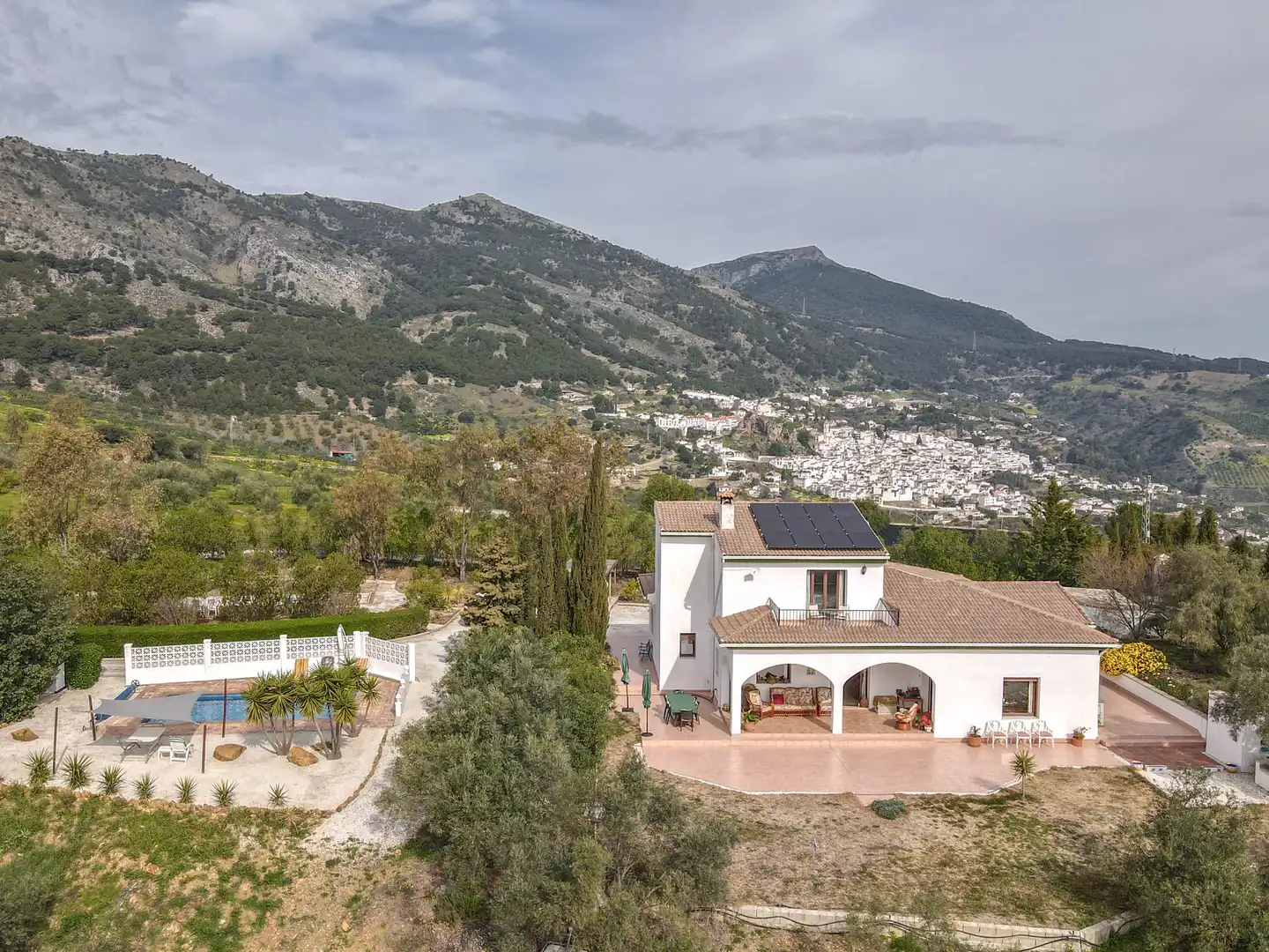 Vista exterior de Casa o chalet en venta en Casarabonela con Aire acondicionado, Jardín privado y Piscina