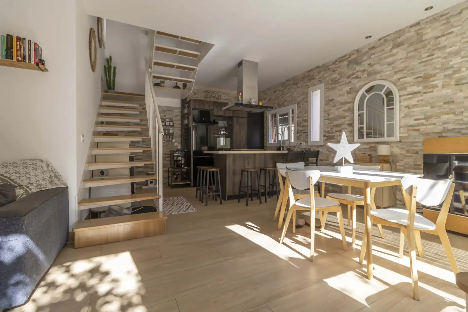 Cocina de Casa adosada en venta en Sevilla con Aire acondicionado, Trastero y Piscina