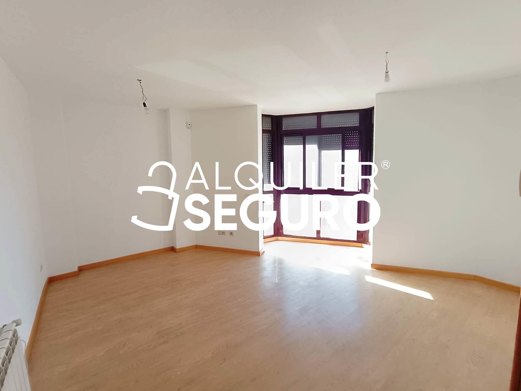 Vista exterior de Piso de alquiler en  Madrid Capital con Calefacción y Trastero