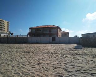 Vista exterior de Casa o xalet de lloguer en La Manga del Mar Menor amb Terrassa i Balcó