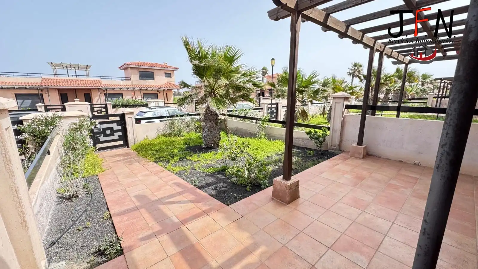 Bungalow with pool for sale in Calle Calle Majanicho
